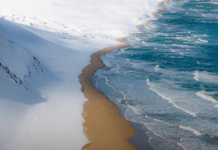 Nieve, arena y mar: El fascinante fenómeno invernal de las playas de Hokkaido en Japón (+ Fotos)