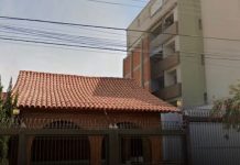 Insólito: Vecino construyó una pared de 4 metros para tapar los balcones que «miraban» a su jardín (+ Fotos)