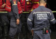 Bomberos de Caracas soføcaron incêndio forestal cerca de zonas residenciales en el 23 de Enero