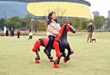 El caballo robot galopa desde China: Su tamaño es similar al de un poni, pesa casi 30 kilos y alcanza los 18 kilómetros por hora