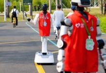 Robots para patrullar parques, hacer visitas guiadas y ayudar a los visitantes: China ya vive en el futuro (+ Fotos)