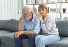 Personas nacidas entre 1945 y 1965 se les enseñó que la privacidad era dignidad: ahora el mundo interpreta ese silencio como soledad, según la psicología