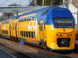 España moderniza su red ferroviaria con trenes de dos pisos para la línea más usada del país