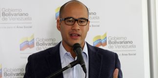 Ministerio de Educación entregará 30 mil lentes al personal docente a través de jornadas de salud integral en todo el país