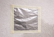 Pegar papel aluminio en las paredes de la casa: Este truco es perfecto para detectar a tiempo un problema muy presente en muchos hogares
