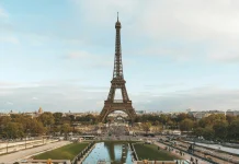 Reliquia de la Torre Eiffel será subastada en París y podría alcanzar una cifra millonaria entre coleccionistas