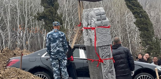 Polémica en China: Investigan el entiêrro de un millonario junto a su lujoso Mercedes-Benz (+ Video)