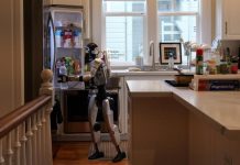 Primer robot humanoide autónomo ofrece servicio de limpieza disponible bajo demânda al estilo Uber (+ Fotos)