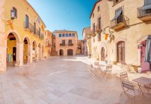 La calma del Mediterráneo: pueblos históricos, sabores marineros y paisajes congelados en el tiempo rumbo al eclipse 2026 (+ Fotos)
