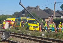 Accïdente ferroviario en Bélgica: tren arrølló un autobús escolar y dejó al menos 4 muêrtôs y 2 herïdos (+ Detalles)