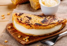 Cachapas venezolanas sin complicarte: uno de los platos más emblemáticos que se rellenan con queso, pollo, carne mechada, dándole gusto al paladar