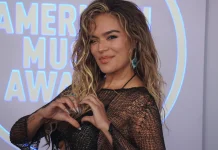 Karol G brilló en la ceremonia de los AMAs: se presentó y recibió premio a la excelencia como Artista Internacional (+ Fotos)