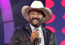 Armando Martínez se adueña de la noche y del micrófono con un tributo a «Chente» en el restaurante del maestro Ángel Lozano (+ Video)