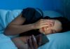 La generación que no duerme: expertos advierten sobre el grave impacto cognitivo y emocional de los teléfonos en los dormitorios adolescentes