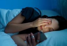 La generación que no duerme: expertos advierten sobre el grave impacto cognitivo y emocional de los teléfonos en los dormitorios adolescentes