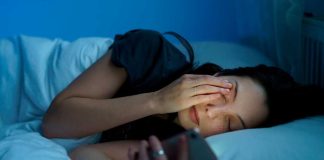 La generación que no duerme: expertos advierten sobre el grave impacto cognitivo y emocional de los teléfonos en los dormitorios adolescentes