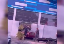 Un vehículo colisionó cøntra una sucursal de Farmatodo en Maracaibo, presuntamente perdió el control del volante (+ Video)
