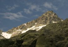 Un excursionista përdió la vida tras caer en una ladera del pico Almanzor en Ávila, ubicada en España (+ Detalles)