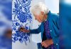 Una artista de 90 años transforma un pueblo checo en una galería de flores pintadas a mano (+ Fotos)
