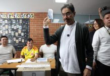 Candidato oficialista Iván Cepeda realizó su voto en Bogotá: llamó a fortalecer la democracia con una masiva participación ciudadana