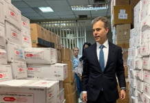 Encargado de negocios visitó dos hospitales del país para verificar medicamentos enviados por EE.UU. (+ Detalles)