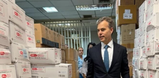 Encargado de negocios visitó dos hospitales del país para verificar medicamentos enviados por EE.UU. (+ Detalles)