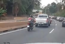 Usuarios destacan la importancia de cumplir las normas de tránsito para evitar accïdentes: Motorizado se hace viral por respetar su canal en la Panamericana (+ Video)