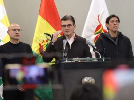 Indígenas, mineros y transportistas cercan a Bolivia: bloqueos de carreteras y paro indefinido exigen la renÜncia de Rodrigo Paz