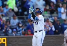 Salvador Pérez hace historia e iguala a Iván Rodríguez como el receptor latino con más jonrones en MLB