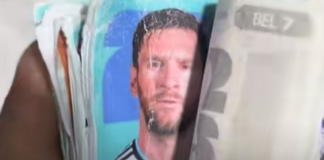 Olvidó las barajitas de su álbum del mundial en su bolsillo: su novia metió a lavar la ropa (+ Video)