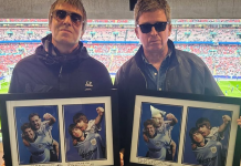 Oasis posó con las fotos del tributo de Bernardo Silva y John Stones a su legendaria pose juntos (+ Detalles)