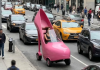 Un auto con forma de tacón se llevó las miradas de todo el mundo en las calles de Manhattan (+ Detalles)