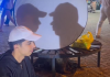 De regreso a las viejas costumbres: Un hombre demuestra su talento haciendo figuras con la sombra de sus dedos (+ Video)
