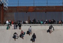 Suspënden temporalmente la ley que permite a Texas dëtener a migrantes en la frontera (+ Detalles)