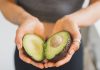 Comer un aguacate al día ayuda a redistribuir la grasa abdominal profunda en las mujeres, según estudio científico