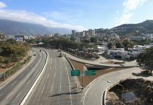Gobierno inspecciona trabajos nocturnos de rehabilitación en la autopista Valle-Coche para mejorar la movilidad en Caracas