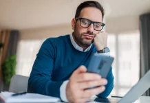 Más contactos desconocidos en redes, más soledad: lo que revela este estudio con adultos