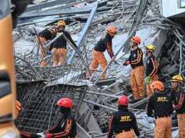 Al menos 19 trabajadores podrían estar aträpados tras el dêrrumbe de un edificio en Filipinas en construcción