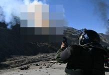 Policía y Ejército de Bolivia se enfrentan con manifęstantes durante operativos para desbløquear carreteras en medio de prøtestas