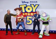 ¡Recuerdo de infÄncia! Londres fue revolucionada por los personajes de Toy Story 5 que mostraron un adelanto de la película