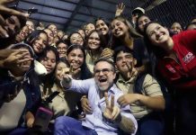Bachilleres de Carabobo serán premiados con un viaje a la Isla de Margarita, con todos los gastos pagos: Gobernador Lacava le hizo la oferta (+ Video)