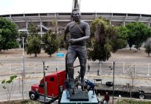 Instalaron una gran estatua de Pelé junto al estadio Jalisco de Guadalajara antes del Mundial 2026 (+ Fotos)