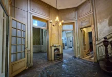 Puertas que cuentan historia: el motivo detrás de las casas antiguas con accesos tan altos (+ Fotos)