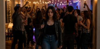 Batería social baja: irse de una fiesta sin saludar es una estrategia de autocuidado y manejo de la energía ante agotâmientos en entornos sociales