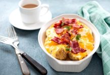 Papas al horno con queso y panceta: la receta fácil y cremosa que conquista por su sabor irresistible