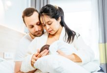 Los padres vuelven a dormir con normalidad después de que su hijo cumple seis años, según estudios