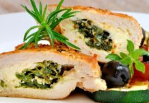 Pechuga de pollo rellena con queso crema, espinacas, tocino y ajo: combinación que asegura jugosidad por dentro y crujiente por fuera