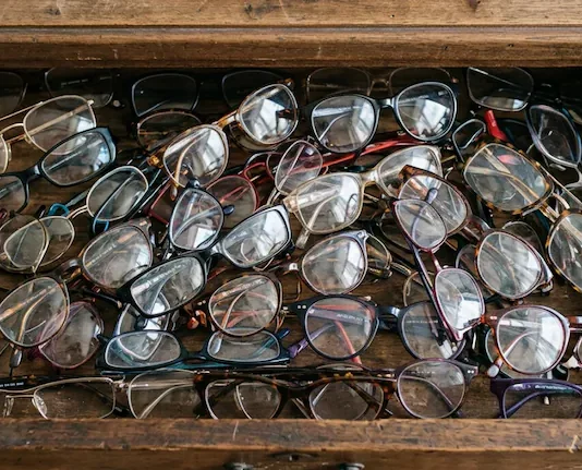 Si tienes lentes viejos, tienes un “tesoro”: 4 ideas creativas para reutilizarlos en casa y evitar tirarlos