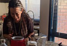 Café para toda la familia: El ingenio maracucho que se vuelve viral por su greca «gigante» (+ Video)