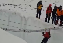Pánicø en el Everest: Rêscate extremo en la Cascada de Hielo de Khumbu tras cäída al vacío (+ Video)